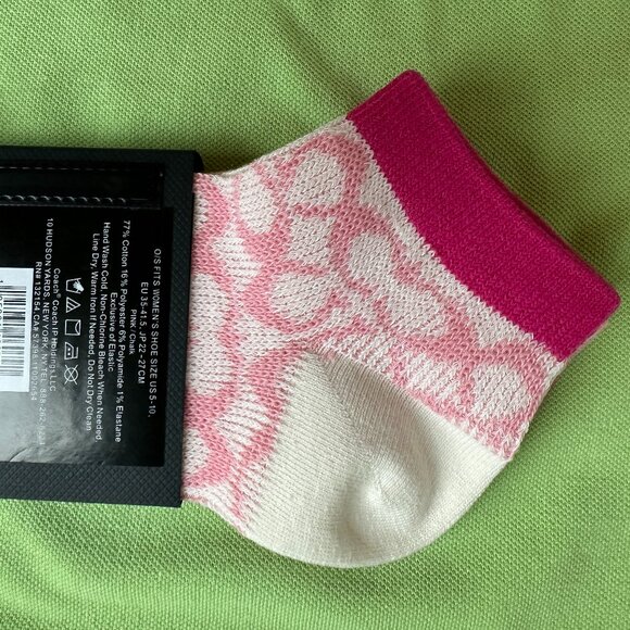 COACH SIGNATURE ANKLE LENGTH SOCKS (PAIR):NWT  PINK/CHALK C9136 - Picture 7 of 8